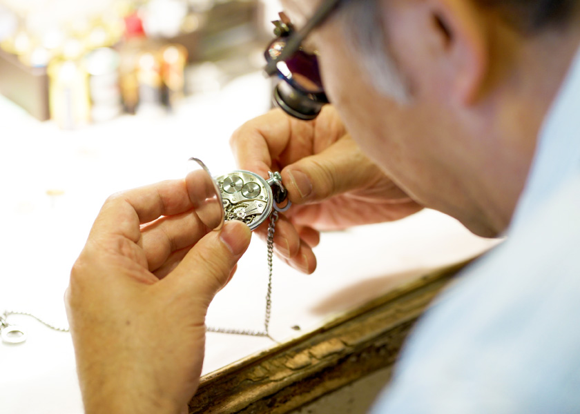 古い時計、大切な時計のオーバーホールも対応いたします。